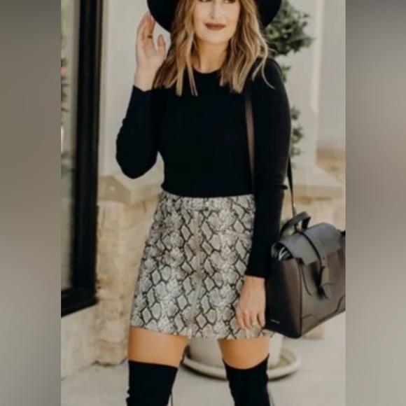 NWOT Snakeskin Thread & Supply zip up skirt - Picture 3 of 3